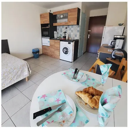 A 100m De La A5, Etage 1 Apartment *