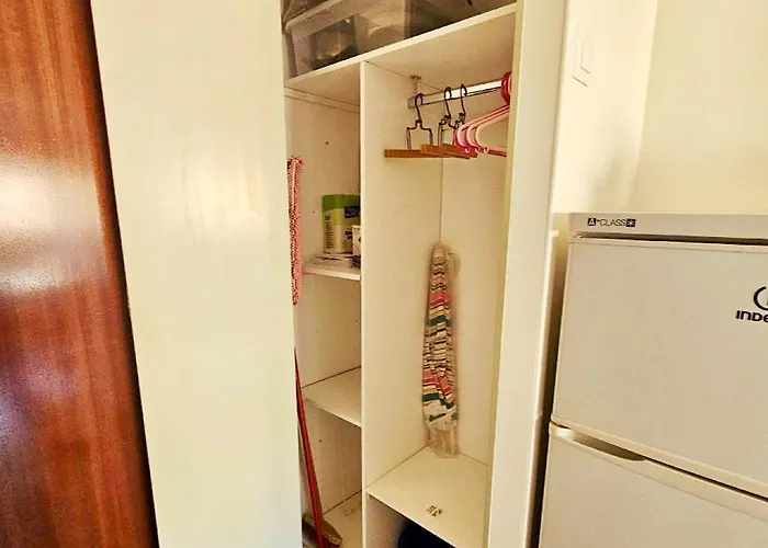 A 100m De La A5, Etage 1 Apartman *